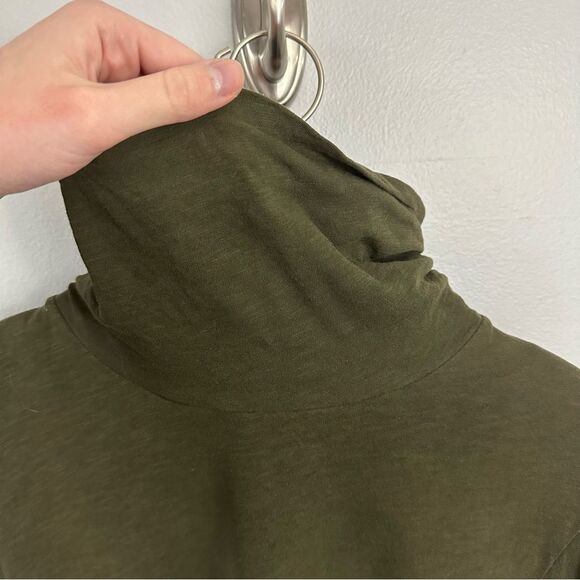 Madewell Army Green Whisper Cotton Turtleneck Tee Size Medium Minimalist Casual - Picture 12 of 14